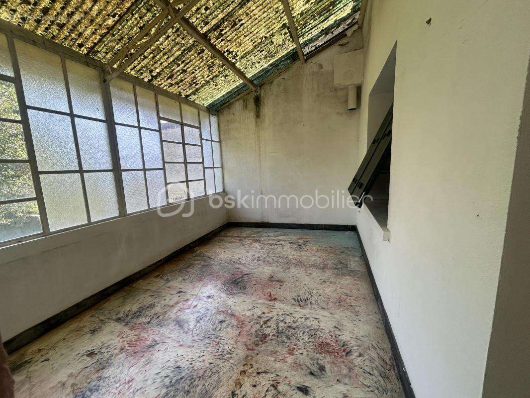 Grande maison en pierres-4 chambres- garage terrain -studio attenant - photo 11
