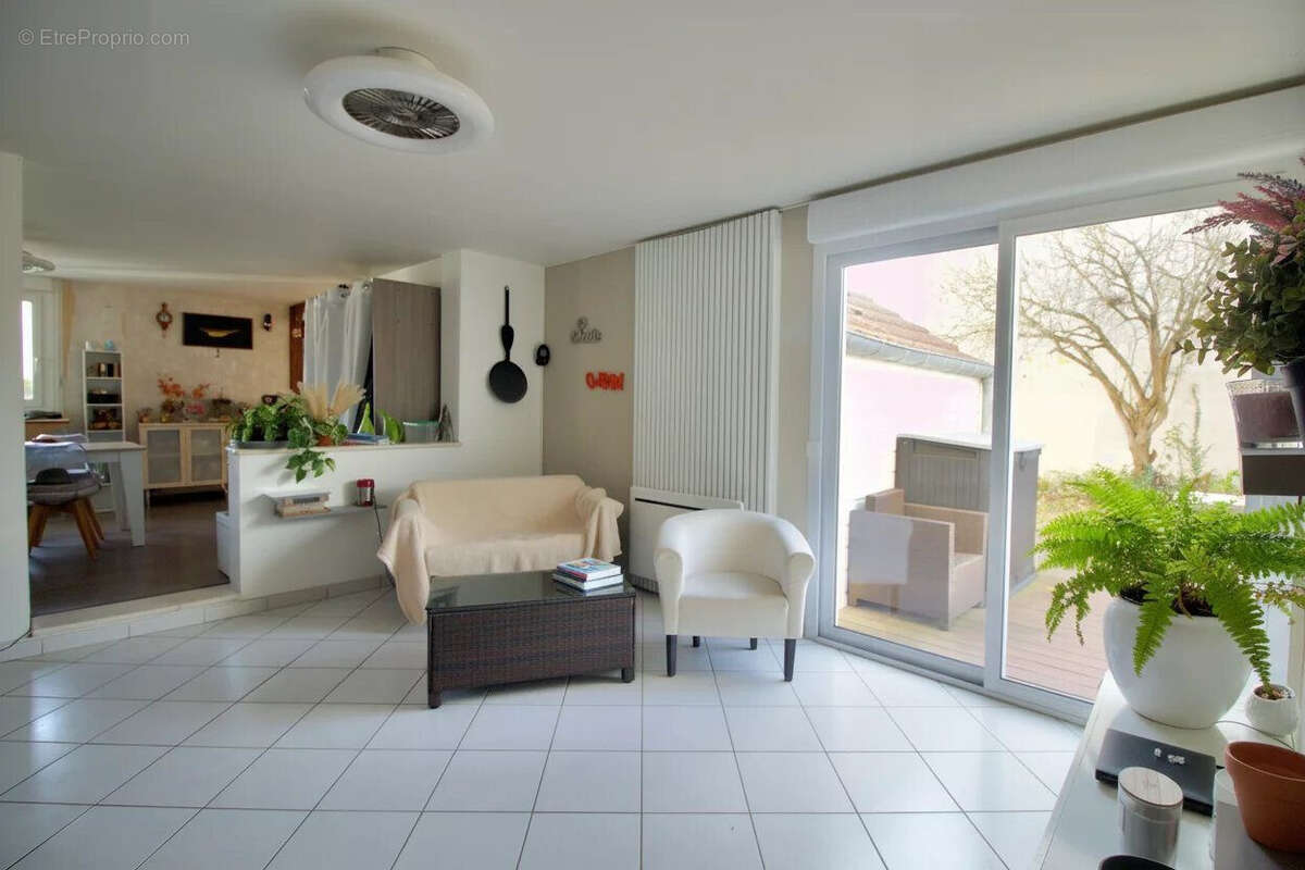 Maison 140 m² à La Verriere  - photo 4