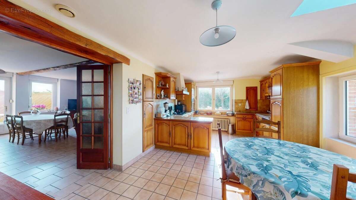 Maison en pierre 4 chambres + dependances + 2.5 ha - photo 4