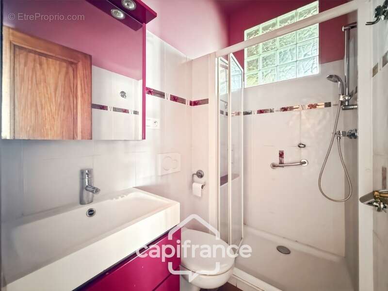 Maison familiale de 174 m² avec fort potentiel – Saint-Rambert-d'Albon (26) - photo 11