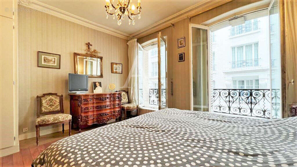 Appartement à PARIS-11E