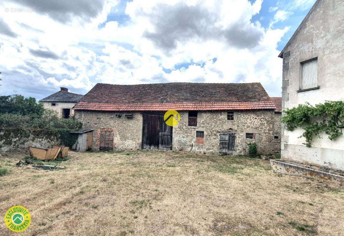 Maison à PEYRAT-LA-NONIERE