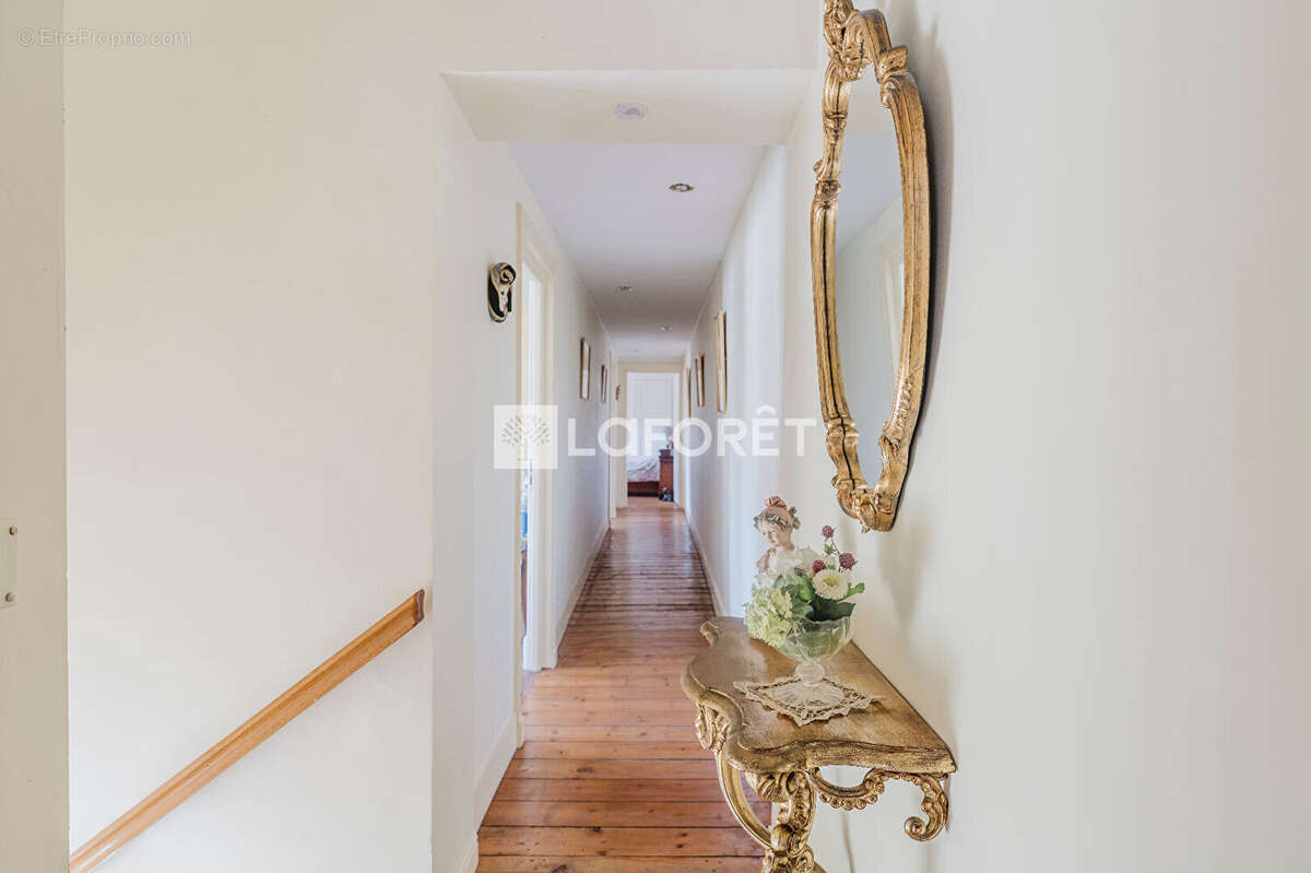 Propriété de 200 m² sur une parcelle de 3000 m² à 5 minutes du Centre Hospitalier - photo 5