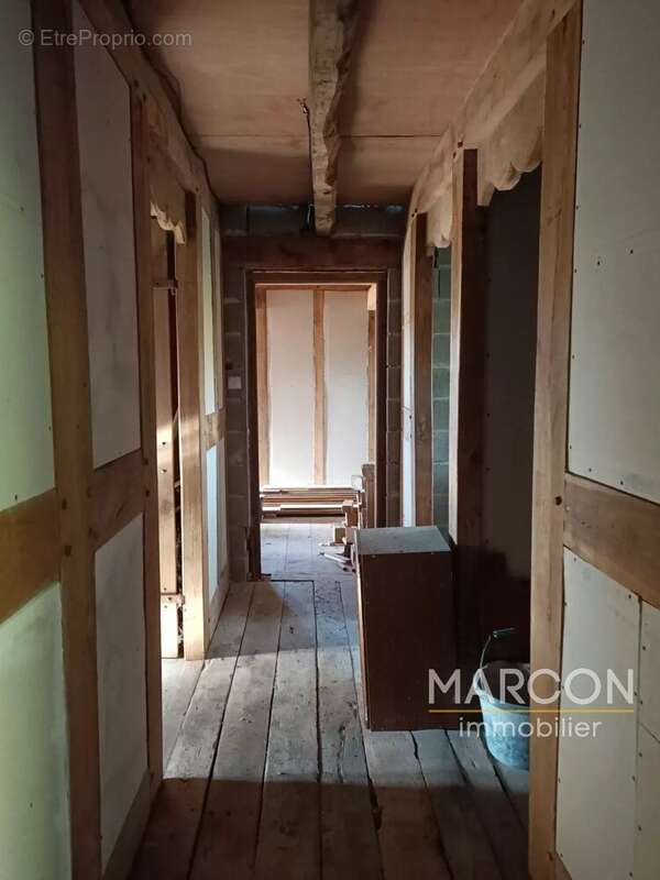 Maison à SAINT-HILAIRE-LE-CHATEAU