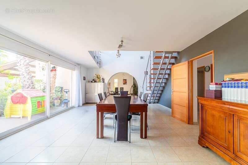  EXCLUSIVITÉ – Villa de Prestige avec Piscine et Jardin Méditerranéen sur les hauteurs de Juvignac - photo 24