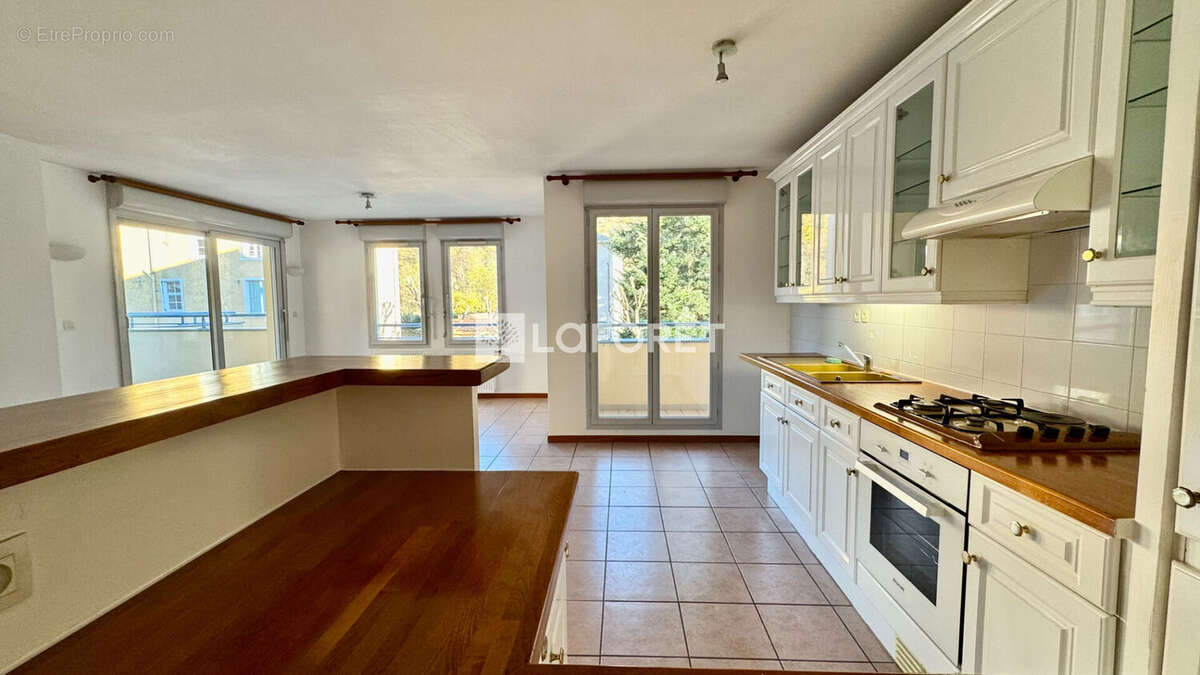 Appartement à L'ARBRESLE