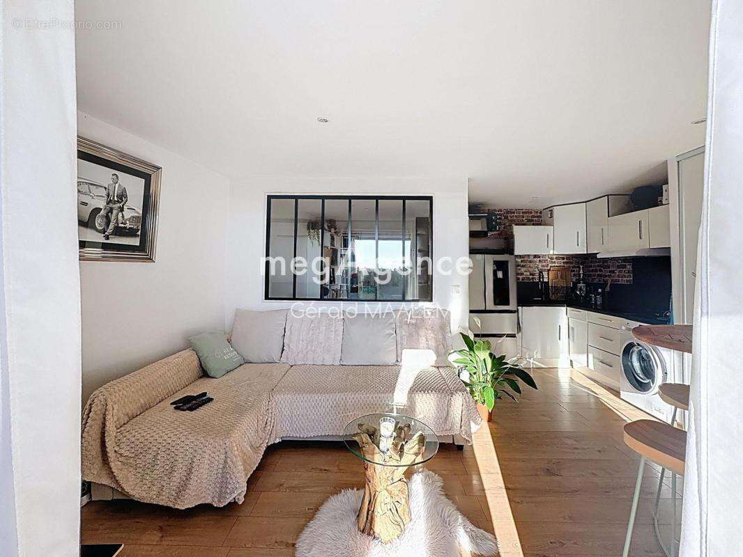 Appartement à ROQUEBRUNE-SUR-ARGENS