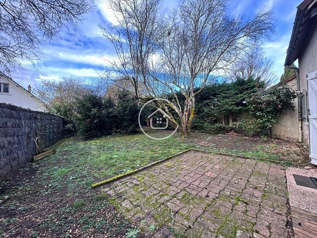 Maison à LA CHAUSSEE-SAINT-VICTOR