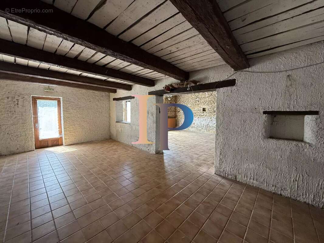 Maison à SAINT-IGNY-DE-ROCHE