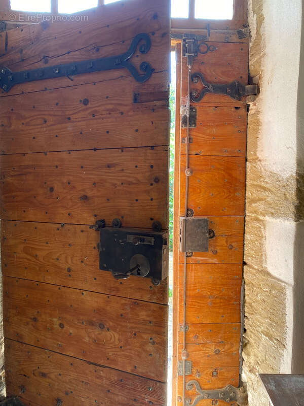 Maison à LA ROQUE-SUR-PERNES