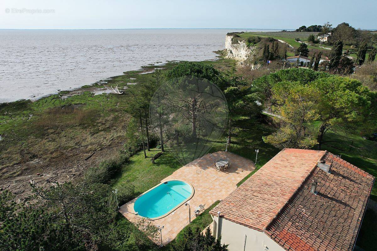 Maison à MESCHERS-SUR-GIRONDE