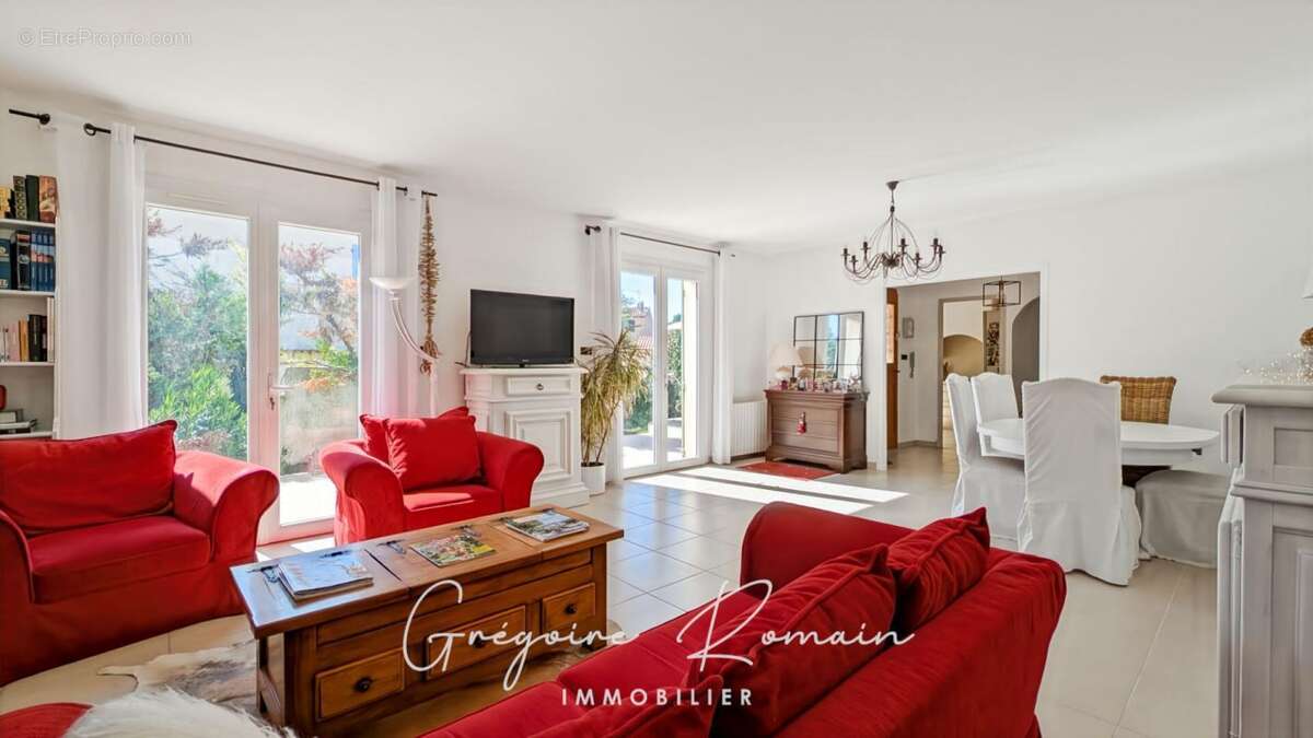 Maison à SAINT-CHAMAS