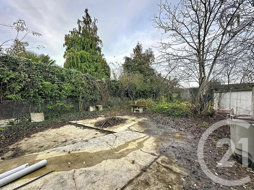 Maison à SAINT-JULIEN-LES-VILLAS