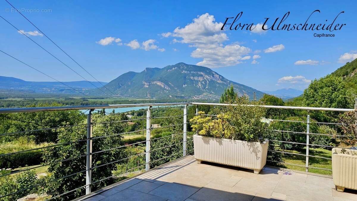 Maison familiale d'environ 135 m² avec vue panoramique, au cœur d'un écrin de verdure à CHANAZ (73). À seulement 25 minutes d'Ai - photo 8
