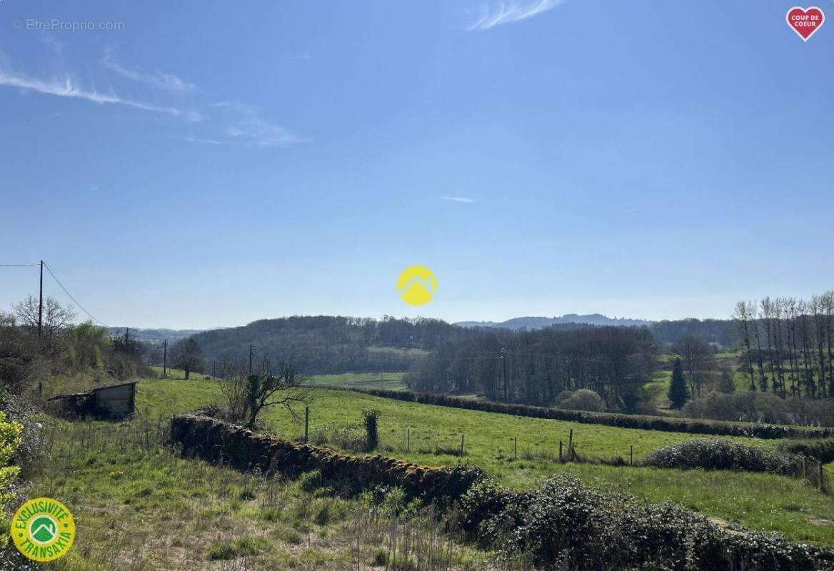 Fermette et grange + 7.500 m2 - photo 5