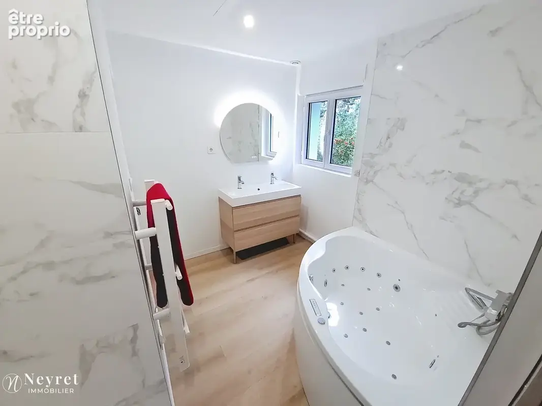 Maison individuelle totalement rénovée de 140 m2 sur 1850 m2de terrain - photo 7