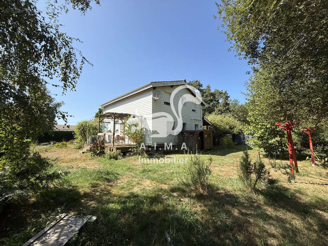 Mios, sur 2390m2 de jardin, belle maison 3 ch, beau séjour/cuisine lumineux, sdb, sde, deux wc, terrasses - photo 11