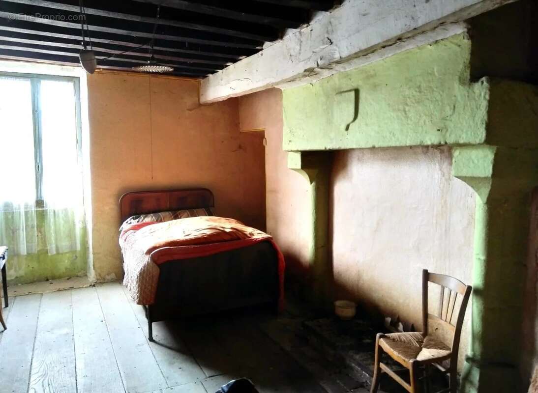 Maison à SAINT-HILAIRE-LE-CHATEAU