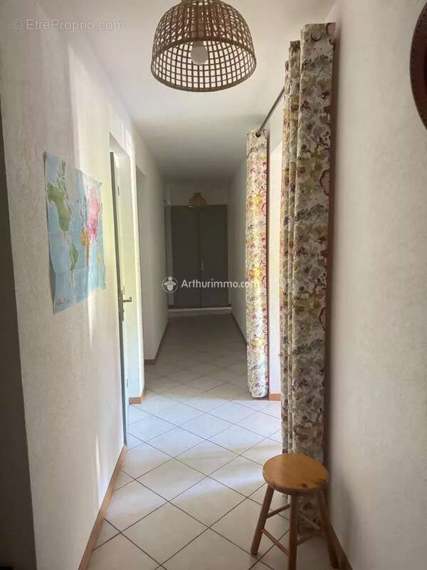 Appartement T4 de 80 m² – Terrasse – 3 chambres – Résidence calme – Gare à pied - photo 4
