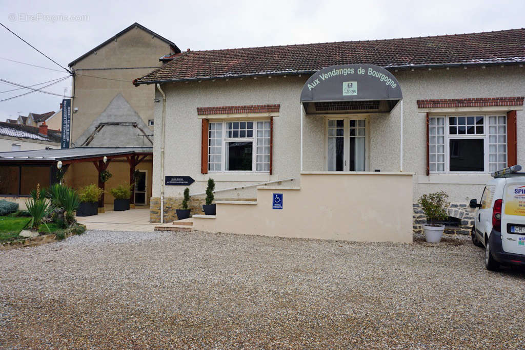 Commerce à PARAY-LE-MONIAL