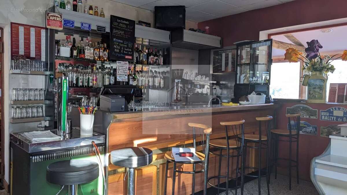 Commerce à LE COLLET-DE-DEZE