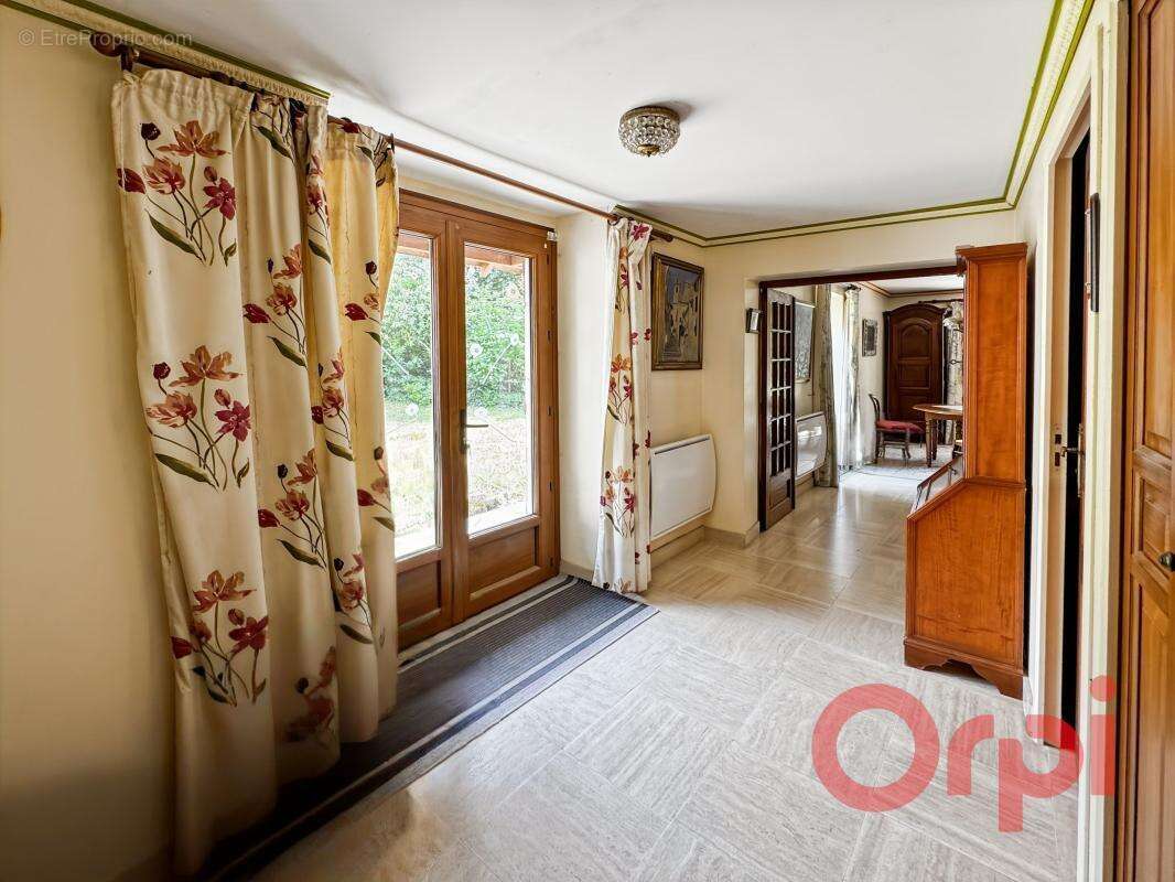 Maison à BRUERE-ALLICHAMPS