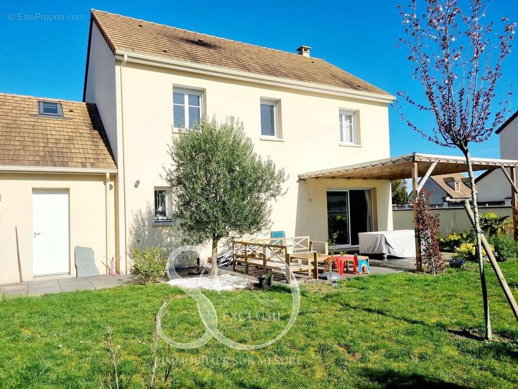 Maison à MEZIERES-SUR-SEINE