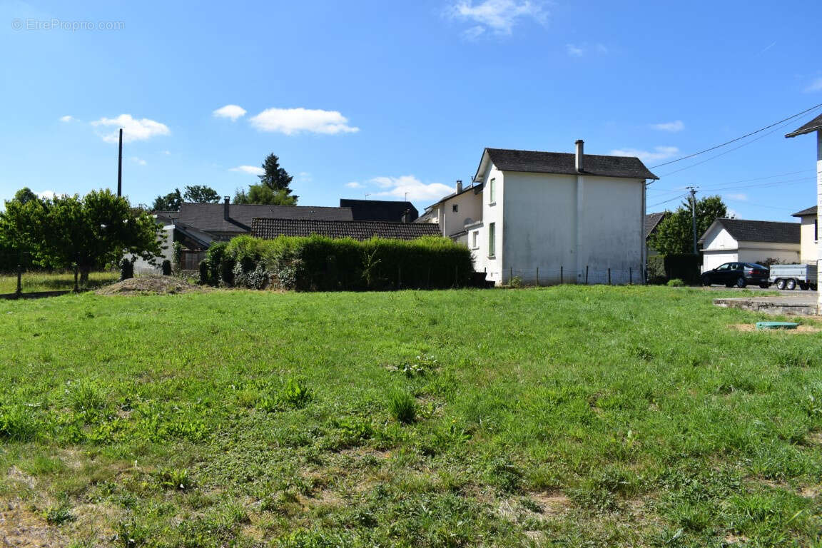 Terrain à SAINT-SORNIN-LAVOLPS