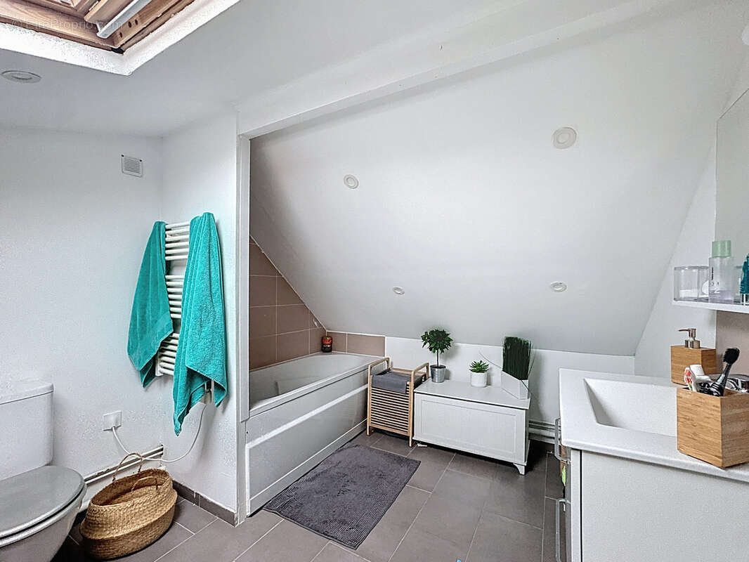 Maison à PARAY-VIEILLE-POSTE