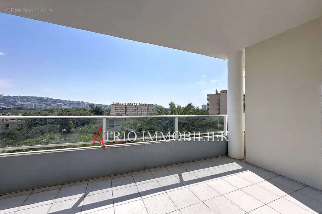 Appartement à SAINT-LAURENT-DU-VAR