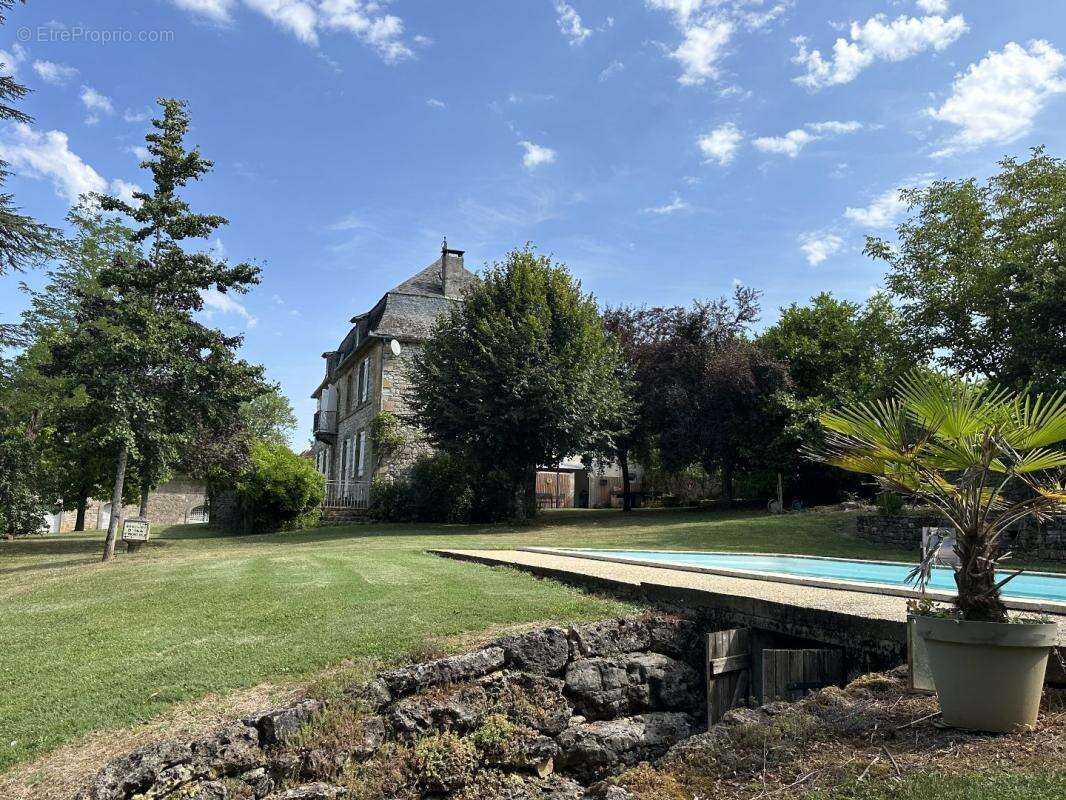 Maison à LA CHAPELLE-AUX-SAINTS