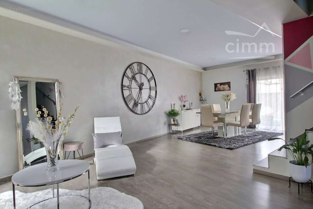 Maison à LES AIX-D'ANGILLON