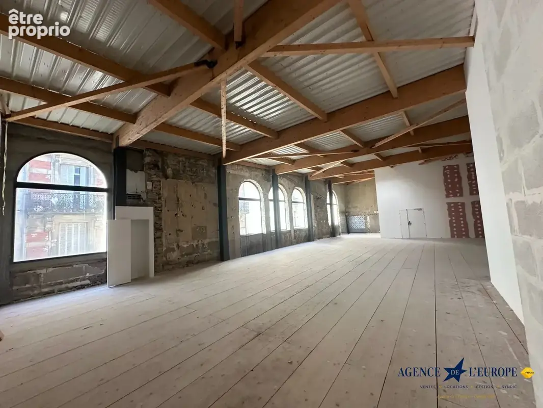 Appartement 246 m² à Vichy  - photo 2