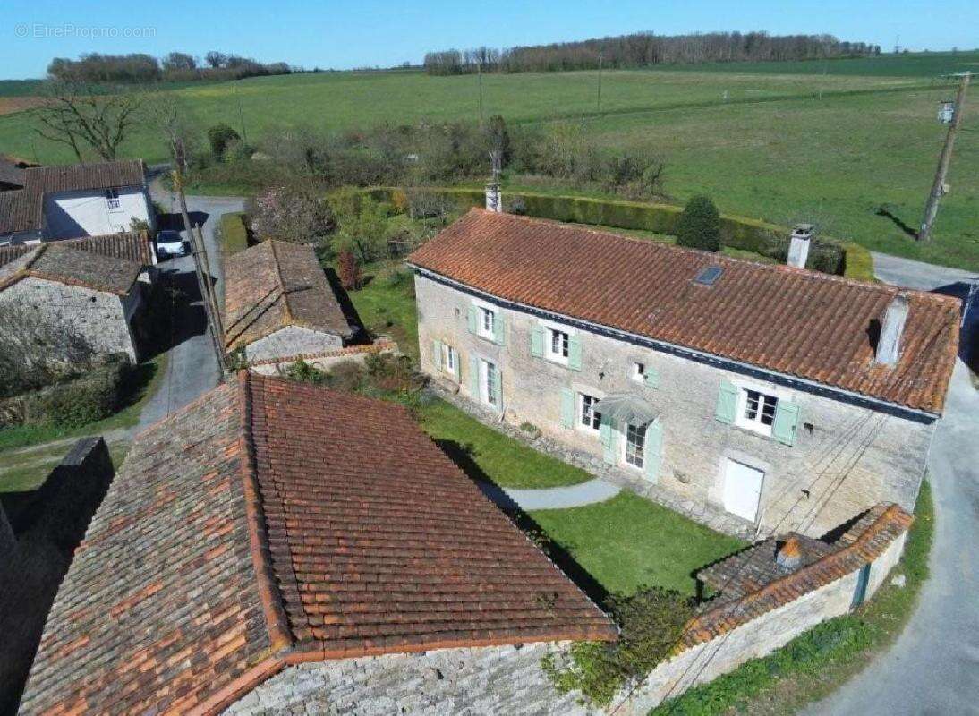 Maison à VILLEFAGNAN