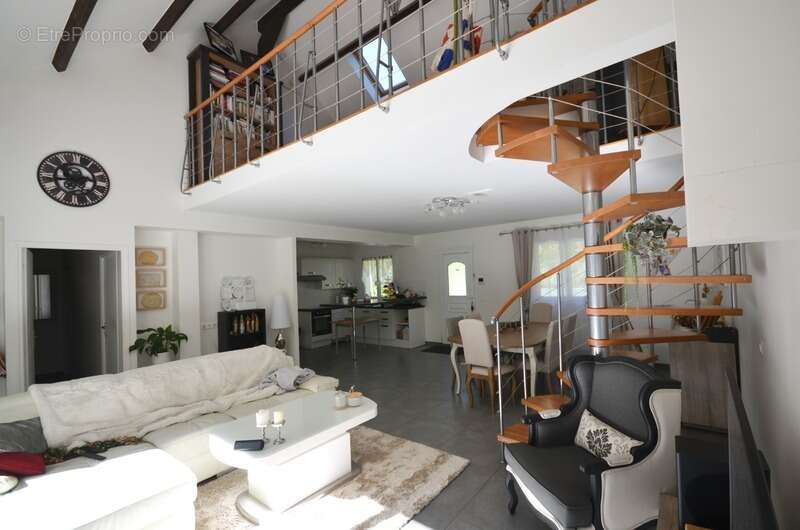 REBAIS (77) à vendre  belle maison contemporaine de 135 m² - photo 2