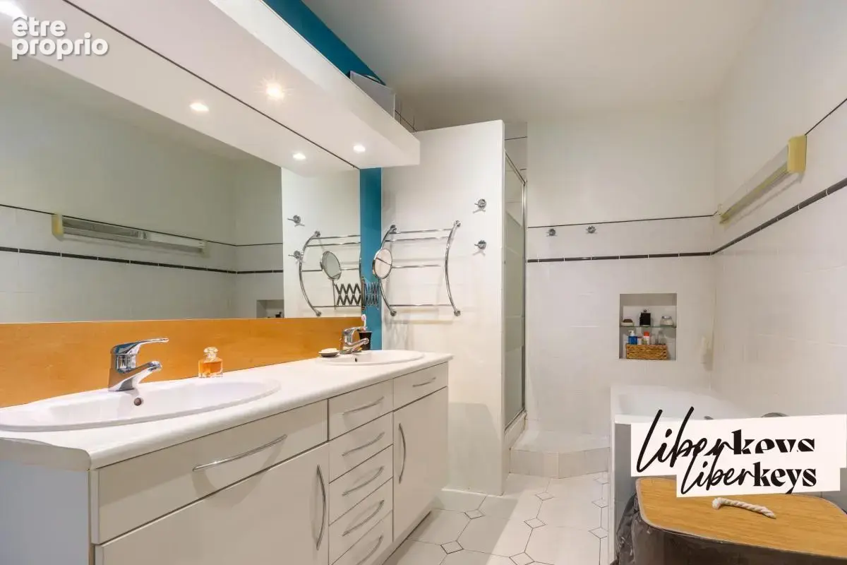 Appartement élégant 4 pièces traversant de 89 m² - Tour Saint-Jacques - Paris 4e - photo 7