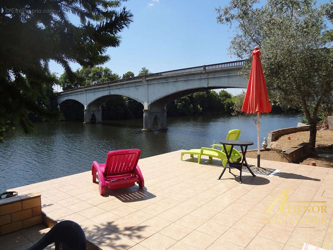 Maison à SAINT-CAPRAISE-DE-LALINDE