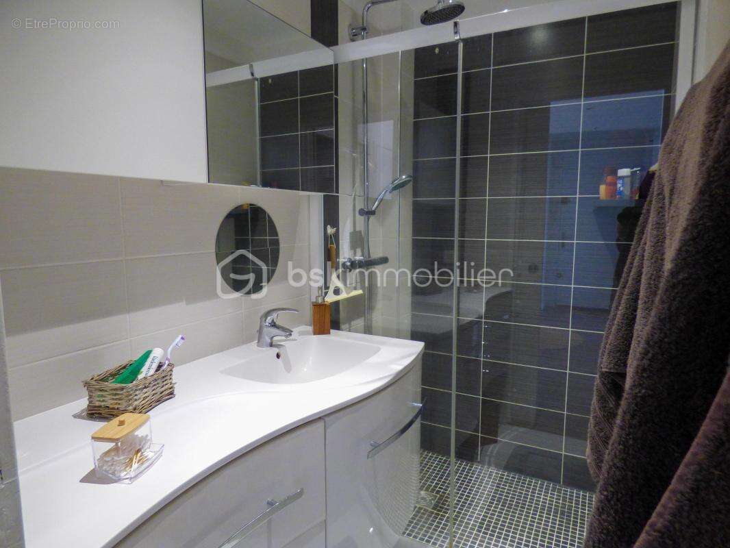 3 pièces traversant avec balcon – Résidence sécurisée , quartier dynamique - photo 11
