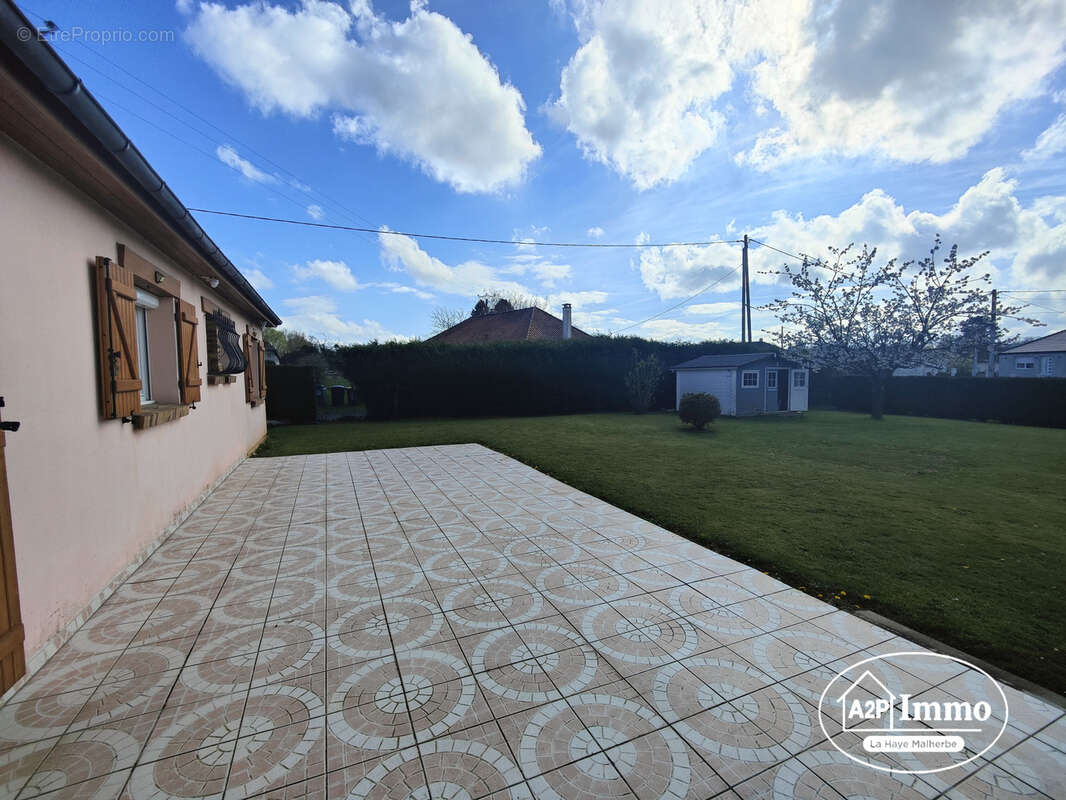 Maison à LA HAYE-MALHERBE