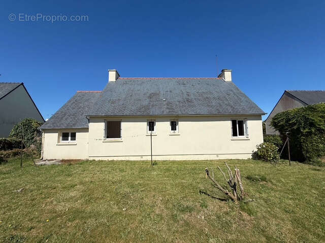 Maison à PLOUGRESCANT