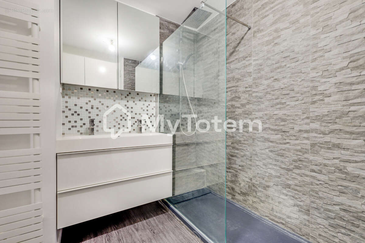 Appartement à COURBEVOIE