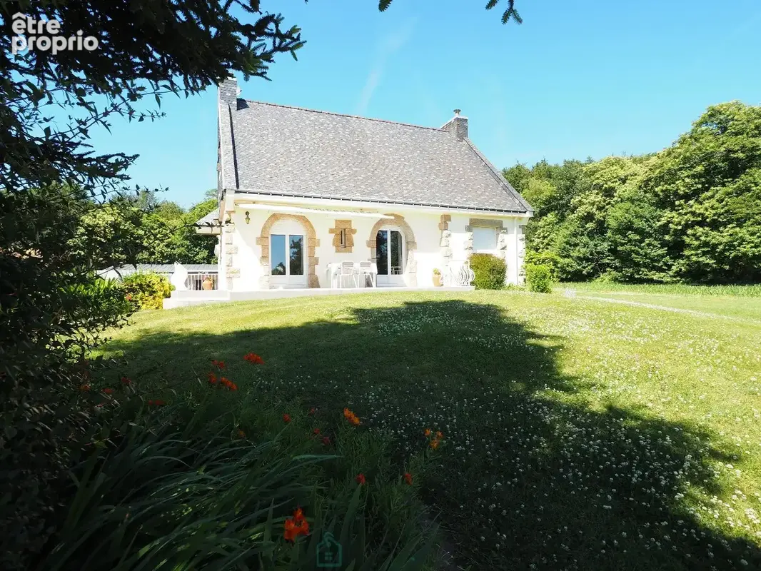 Agréable et lumineuse traditionnelle sur sous-sol complet - Belle parcelle paysagée de 2 800 m² - photo 3