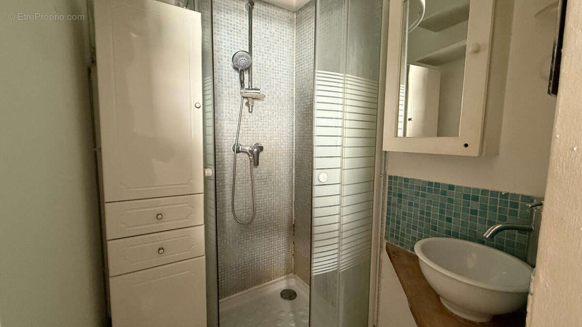 Pereire-Malesherbes Paris 17ème - Chambre de service 1 pièce 8 m² - photo 8