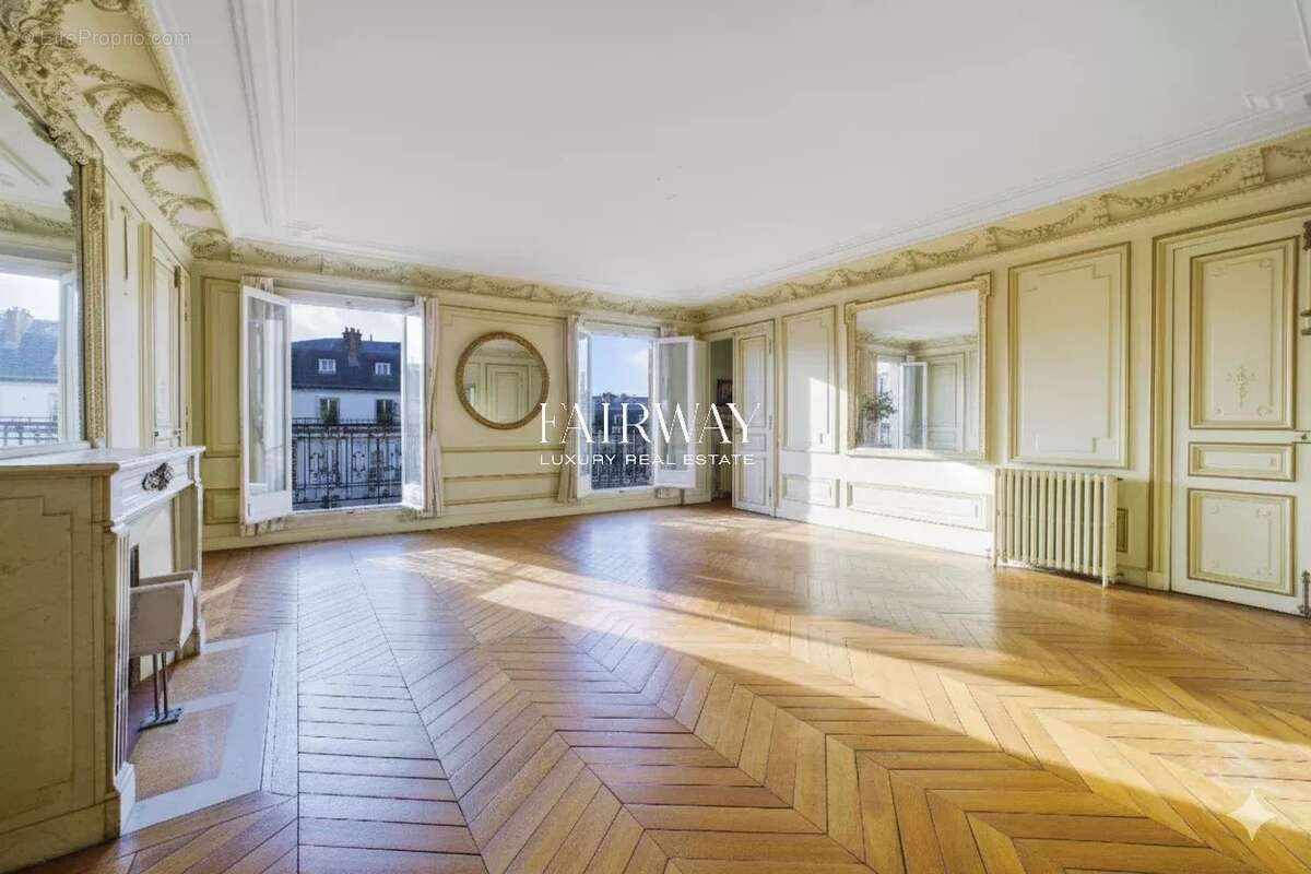 Appartement à PARIS-8E