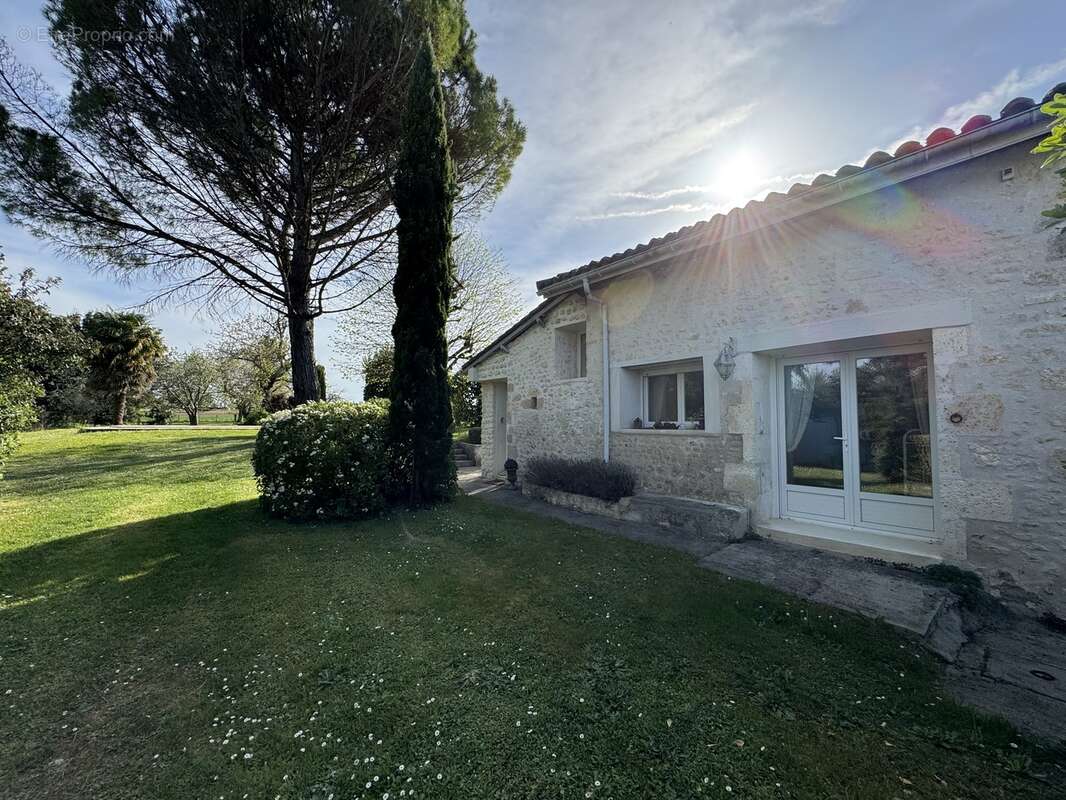 Maison 111 m² à Bessac  - photo 113