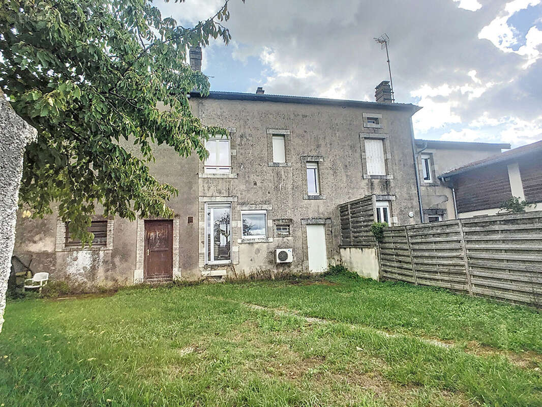 Appartement à LACROIX-SUR-MEUSE