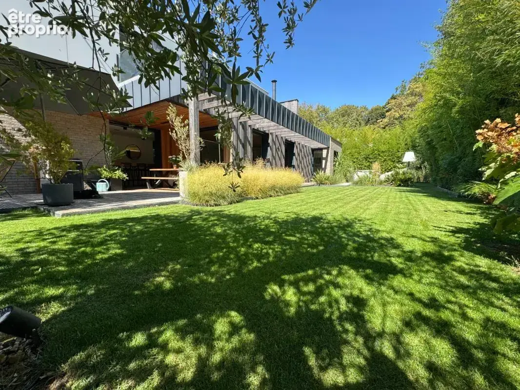 Photo Maison à Croix au prix de 1 080 000€