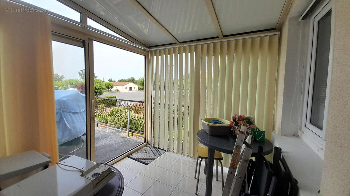 Vers le balcon - Maison à SAINT-PRIEST-LES-FOUGERES