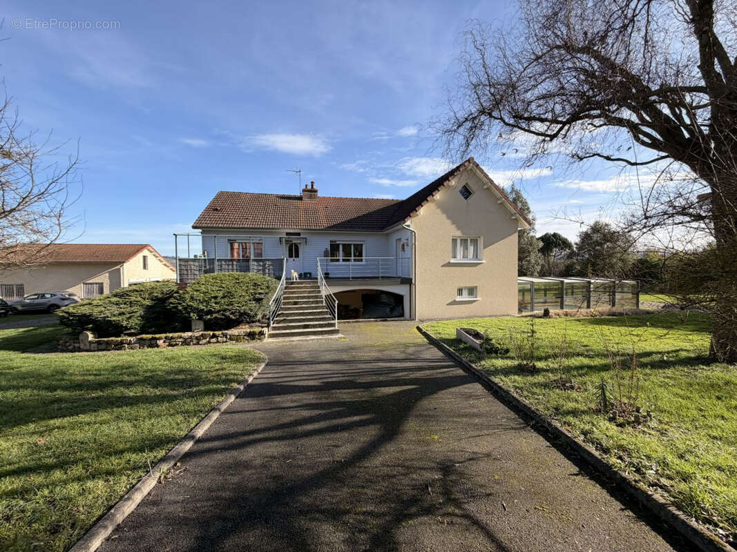 Maison à SAINT-PRIEST-BRAMEFANT