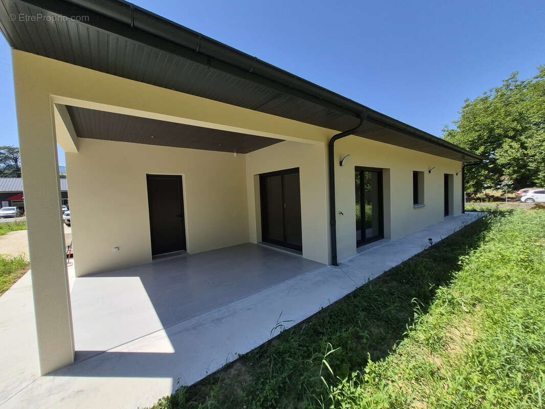 Maison à CHAZEY-BONS